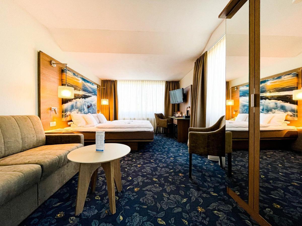 שטאדה Hotel-Restaurant Vier Linden מראה חיצוני תמונה