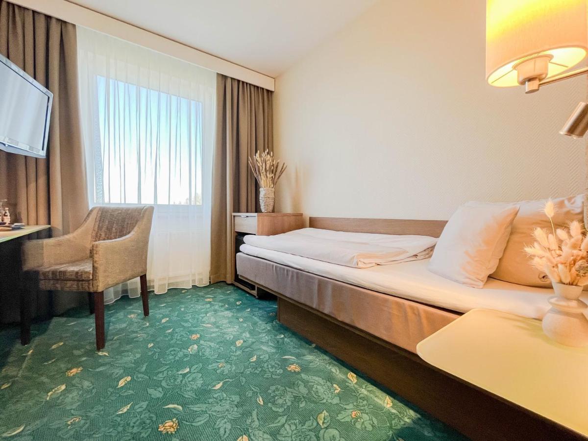 שטאדה Hotel-Restaurant Vier Linden מראה חיצוני תמונה