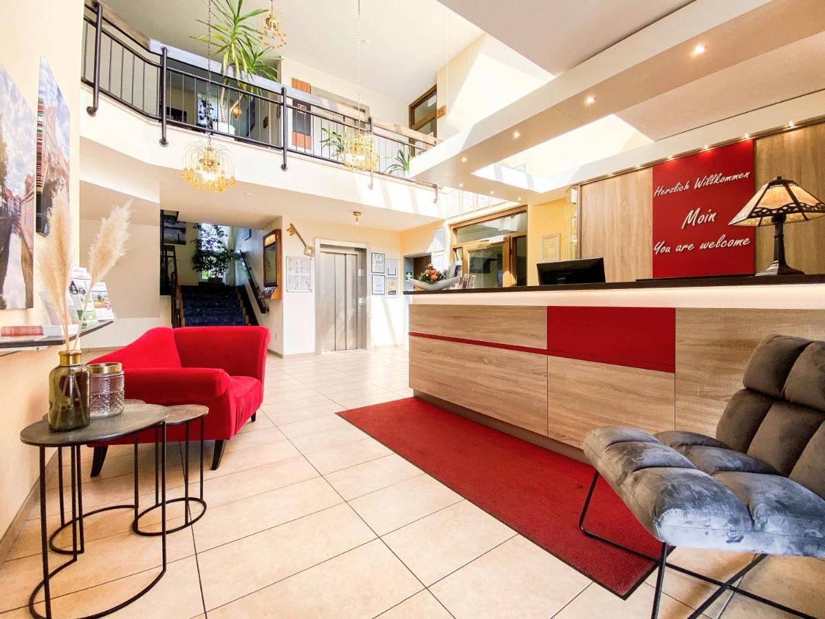 שטאדה Hotel-Restaurant Vier Linden מראה חיצוני תמונה