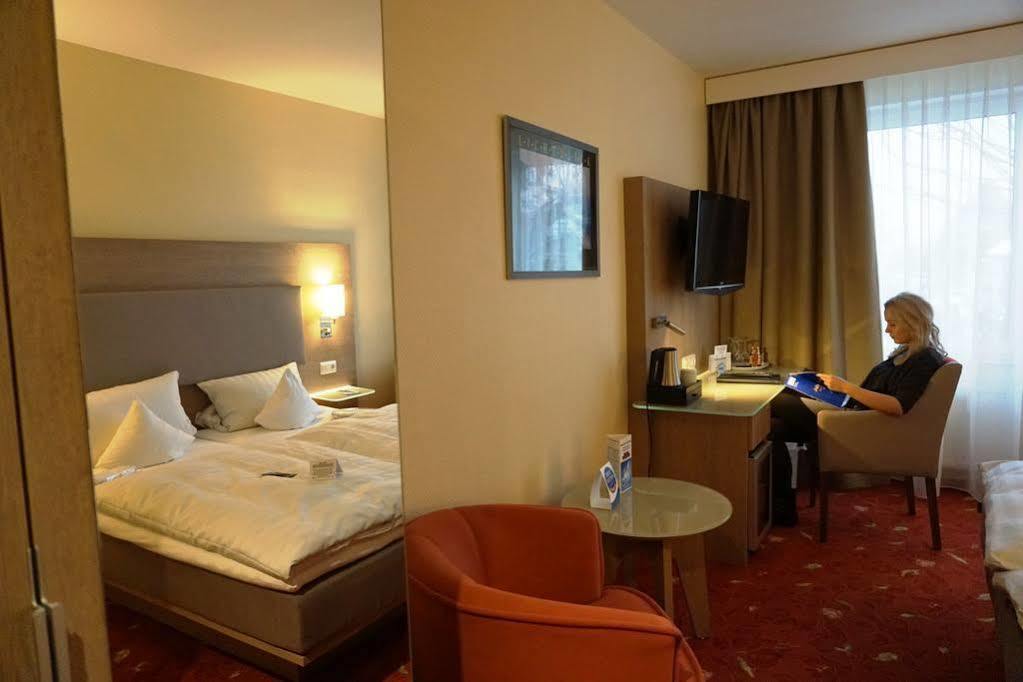 שטאדה Hotel-Restaurant Vier Linden מראה חיצוני תמונה