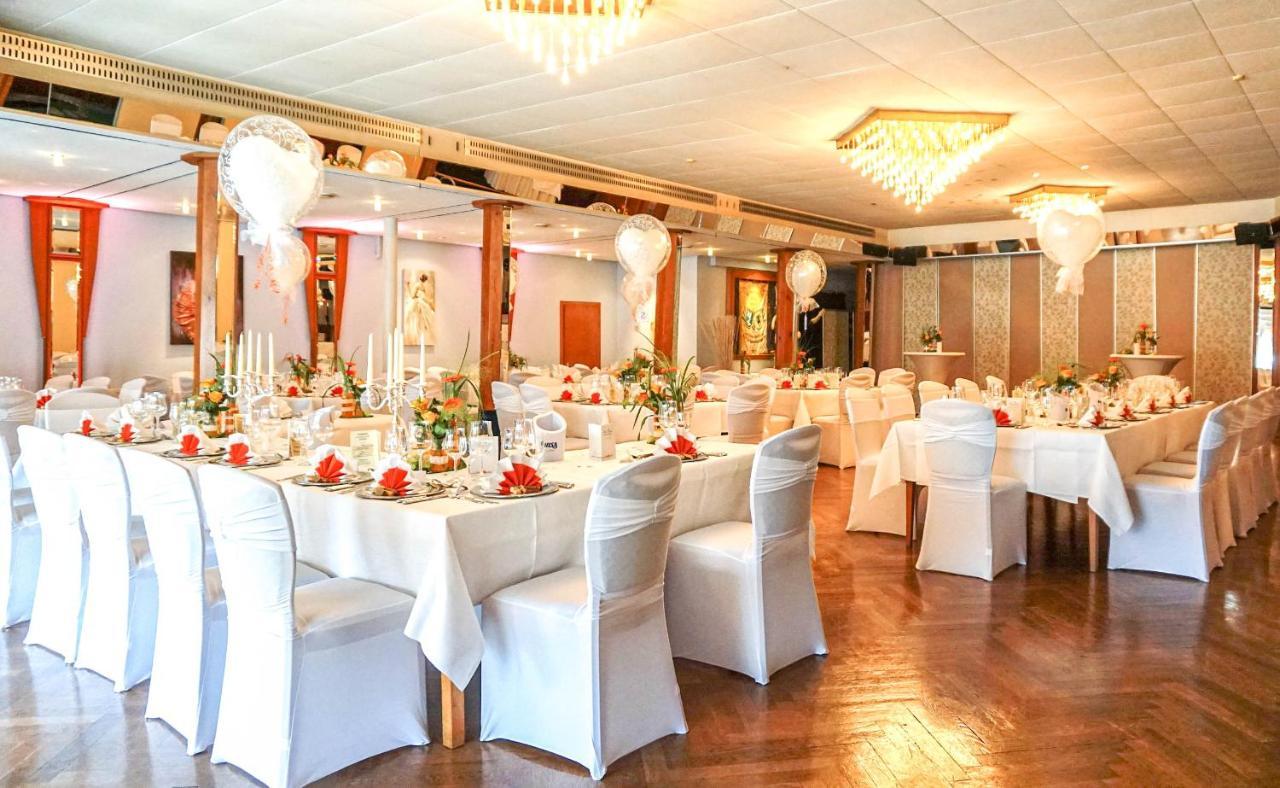 שטאדה Hotel-Restaurant Vier Linden מראה חיצוני תמונה